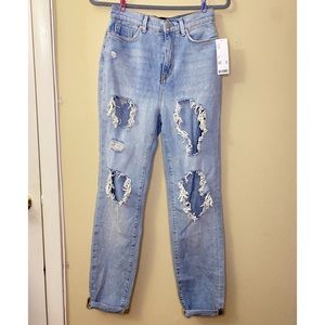 Urban Outfitters NWT BDG High rise Mom Jean sz 24 
Brand new w/ tags never worn
